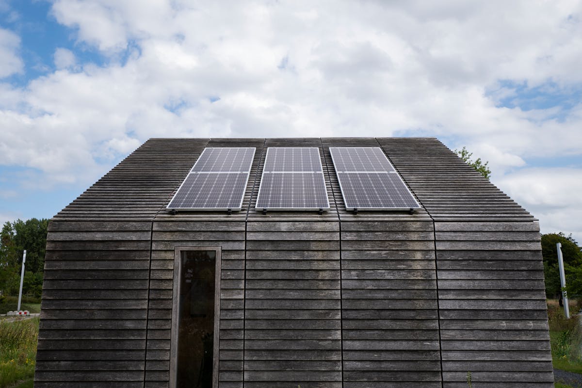 Panneaux solaires sur un toit